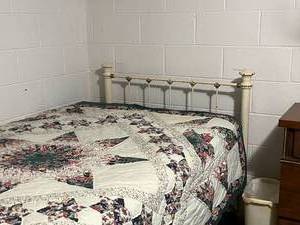 lot 32 image: Antique Metal Full Size Bed