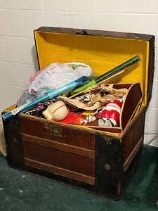 lot 33 image: Large Vintage Trunk and Contents