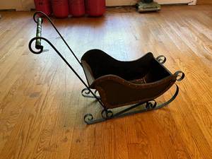 lot 67 image: Doll Size Wood Sled