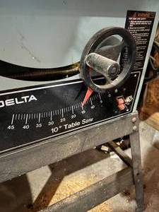 lot 77 image: Delta 10 Table Saw
