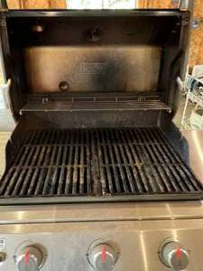 lot 80 image: Weber Genesis II Propane Grill