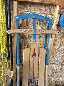 lot 84 image: Vintage Flexible Flyer Wood Sleigh