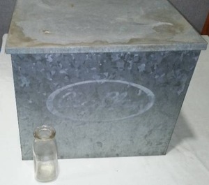 lot 334 image: Vintage Cass Clay Creamery Milk delivery box.