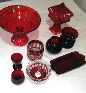 lot 222 image: Vintage Jeannette, Anchor Hocking,and more.