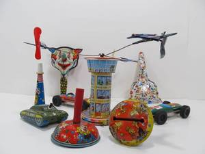 lot 57 image: Lot of Vintage Tin Toys