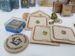 lot 65 image: Large Lot of Vintaeg & Antique IOOF Oddfellows Fraternal Items