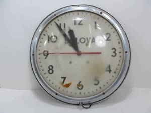 lot 72 image: Vintage 1950s era BULOVA Bubble Glass Advertising Clock