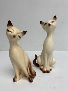 lot 197 image: Cute Mid Century 1950s-60s Ceramic Cat Figurines