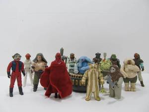 lot 107 image: Group of Vintage Kenner 1970s-80s STAR WARS Action Figures