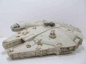 lot 108 image: Orig Vintage Kenner STAR WARS 1979 Millenium Falcon