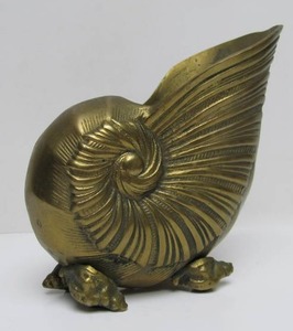 lot 117 image: Nice Vintage Solid Brass Seashell Planter