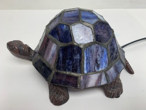 lot 182 image: Slag Glass Working Turtle Lamp