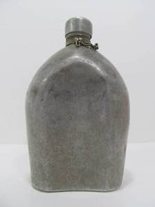 lot 152 image: Old Vintage WW1 era Military Canteen