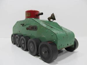 lot 154 image: Awesome Original 1920s era STRUCTO Pressed Steel Military Tank Toy