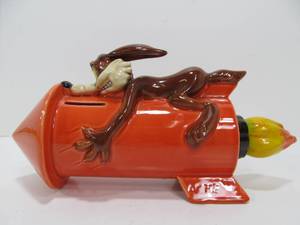 lot 155 image: Vintage 1980s Warner Bros Wile E. Coyote Ceramic Coin Bank