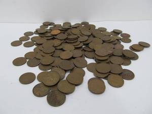 lot 132 image: Lot of Approx 200 Assorted US Wheat Pennies