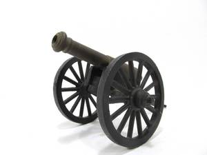 lot 137 image: Old Vintage Fort McHenry Brast & Cast Iron Cannon