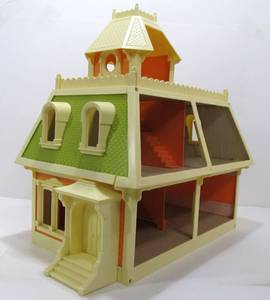 lot 140 image: Very Nice Vintage 1980 Mattel LITTLE Victorian Mansion House