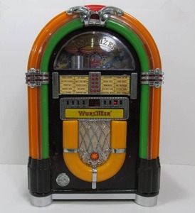 lot 214 image: Working WURLITZER Mini Bubbler Model WR18 Tabletop CD Player & AMFM Radio