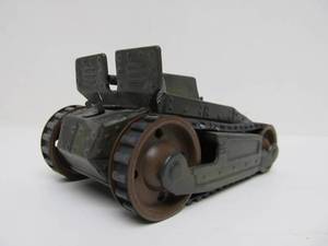 lot 282 image: Nice Old Vintage Tin Toy Military Tank