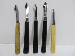 lot 298 image: Great Collection of Antique Medical Blood Letting  Bleeder Knives