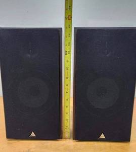 lot 31 image: Working Triangle Borea Model BR03 Speakers