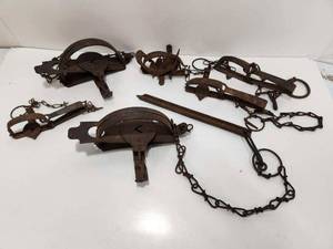 lot 74 image: Lot of Vintage & Antique Iron Traps