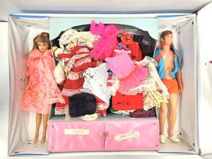 lot 315 image: Vintage BARBIE Case FULL of Vintage Outfits & Clothing 