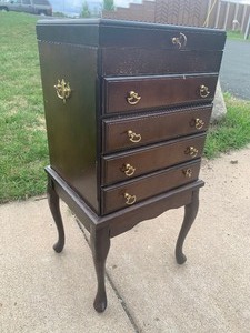 lot 339 image: 4-Drawer Standing Jewelry Chest