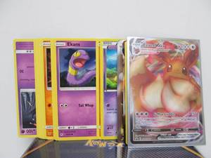 lot 360 image: Nice Lot Of Assorted Pokmon Cards 180 With Collectible Tin