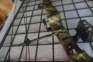 lot 9 image: Barnett Vortex Compound Bow RH