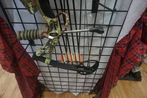 lot 3 image: Bowtech Diamond Infinite Edge Compound Bow Package RH