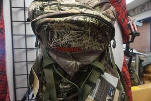 lot 20 image: Jim Horns Max 1 Signature Series Canadian Complete Gear Carrier Camo Back Pack