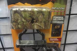 lot 110 image: Trophy Ridge Beacon Triple Threat One Piece Arrow Quiver With Led Lite