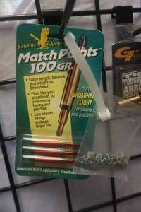 lot 124 image: Gold Tip Laser II Brass Insert With Satellite Archery Match Point Broad Heads