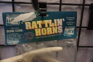 lot 151 image: Woods Wise Bone Core White Tail Buck Rattling Horns