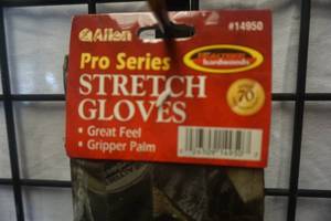 lot 175 image: Allen Model 14950 Pro Series Real Tree Gloves