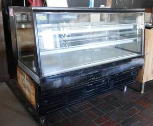 lot 12 image: Refrigerated Display Case by Federal, 60x34