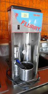 lot 16 image: Vita-Mix Flurry Ice Cream shake maker