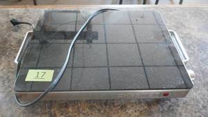 lot 17 image: Chefman glasstop warming tray