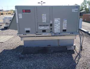 lot 24 image: 2020 Rooftop Trane 7.5 Ton Heating AC unit 208-230603