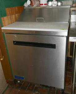 lot 26 image: Arctic Air refrigerated cabinet - works