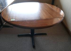 lot 32 image: 50 inch diameter table with flip down edges and 4 chairs