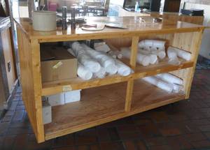 lot 36 image: Nice Rolling Counter with storage shelves