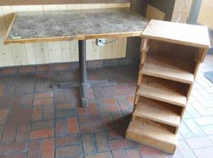 lot 45 image: Table (49x31) and magazine stand