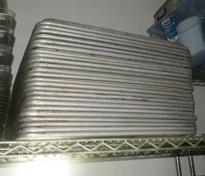 lot 71 image: Lot of sheet pans and muffin pans