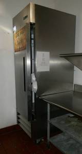 lot 90 image: Arctic Air Freezer AF23 - works