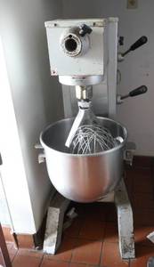 lot 107 image: Univex M30 115V mixer - works