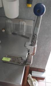 lot 118 image: Edlund manual can opener model S11