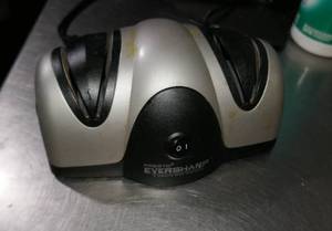 lot 120 image: Presto Eversharp knife sharpener
